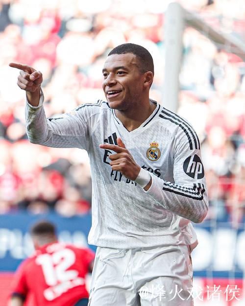 巴萨2-0奥萨苏纳,天才中场登顶西甲第1,年度百球力压皇马 巴萨2-0奥萨苏纳,天才中场登顶西甲第1,年度百球力压皇马